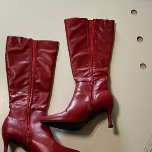 TOP Moda Red Heeled Boots